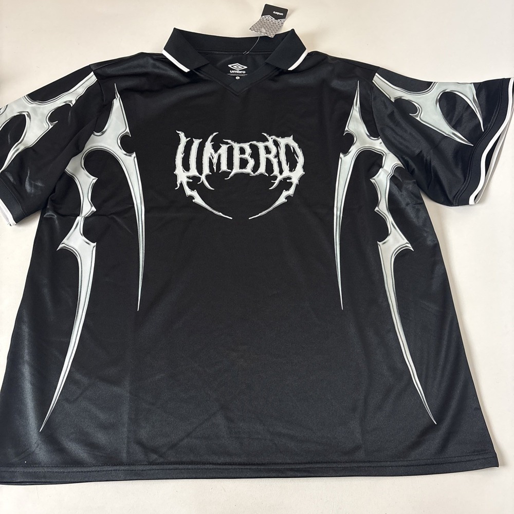 NWT Umbro Tribal/Gothic Logo Jersey Polo Shirt Size L Black w White graphics